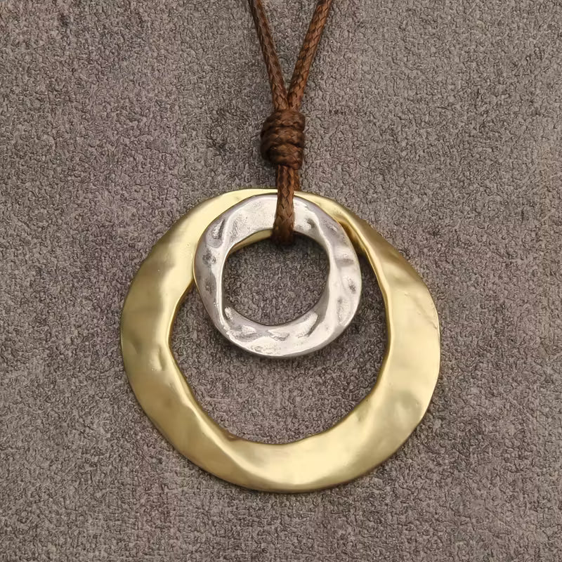 Colar com Pendente Circular Irregular Geométrico