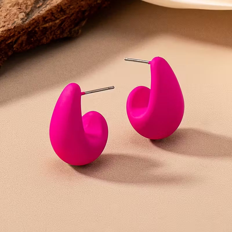 Brincos em C Elegantes e Minimalistas