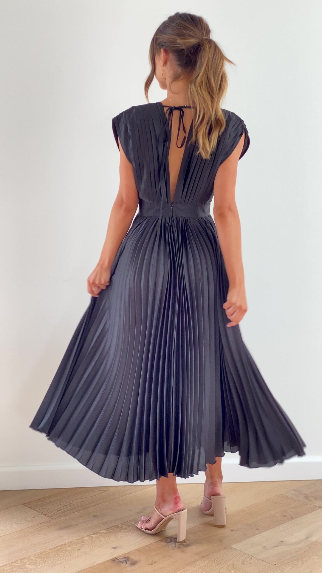 Alice | Vestido midi plissado