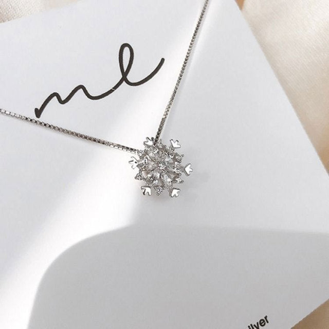 Colar de Cristal com Floco de Neve Brilhante em Ouro e Prata