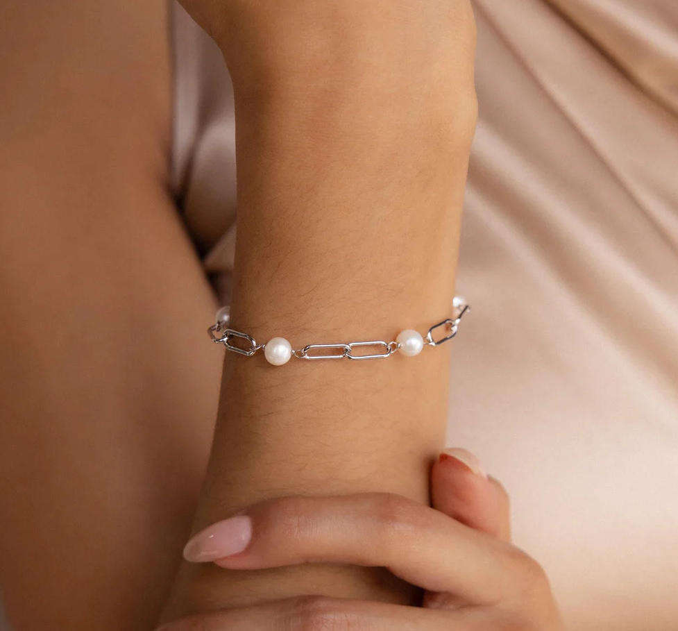 Pulseira com clip de zircônia e pérola de água doce
