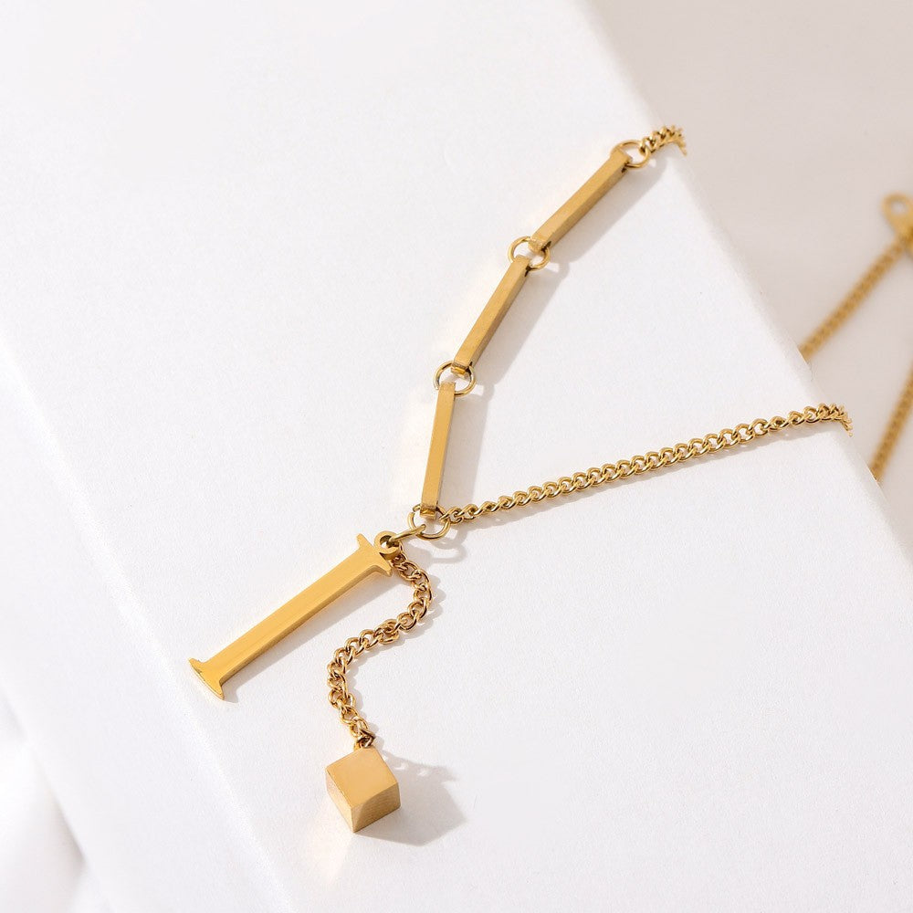 Benedita | Colar dourado com letra