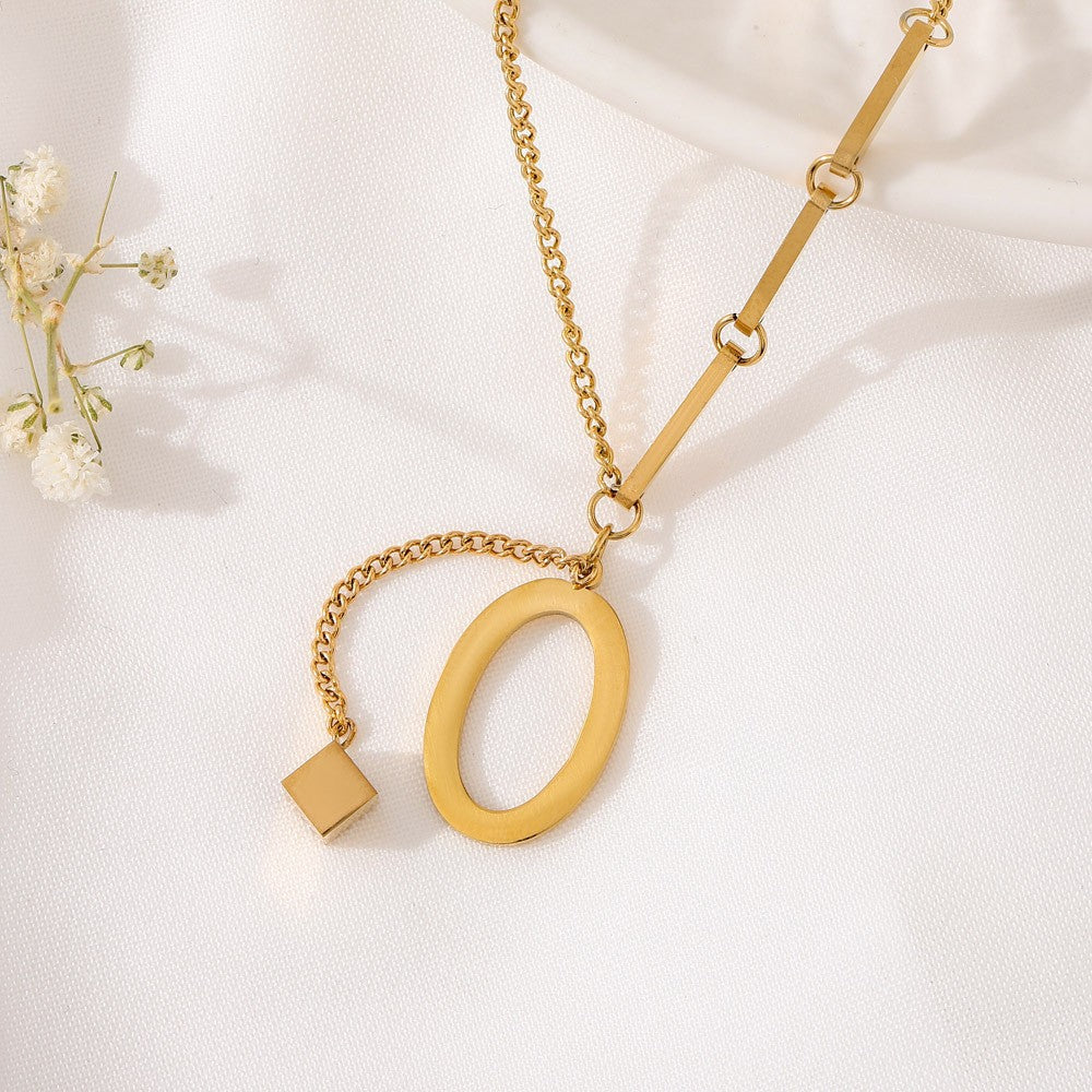 Benedita | Colar dourado com letra