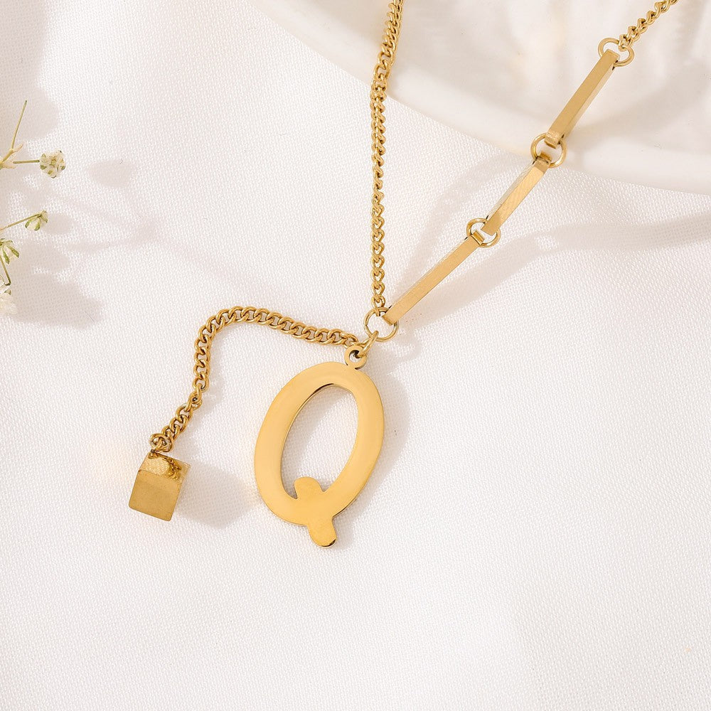 Benedita | Colar dourado com letra