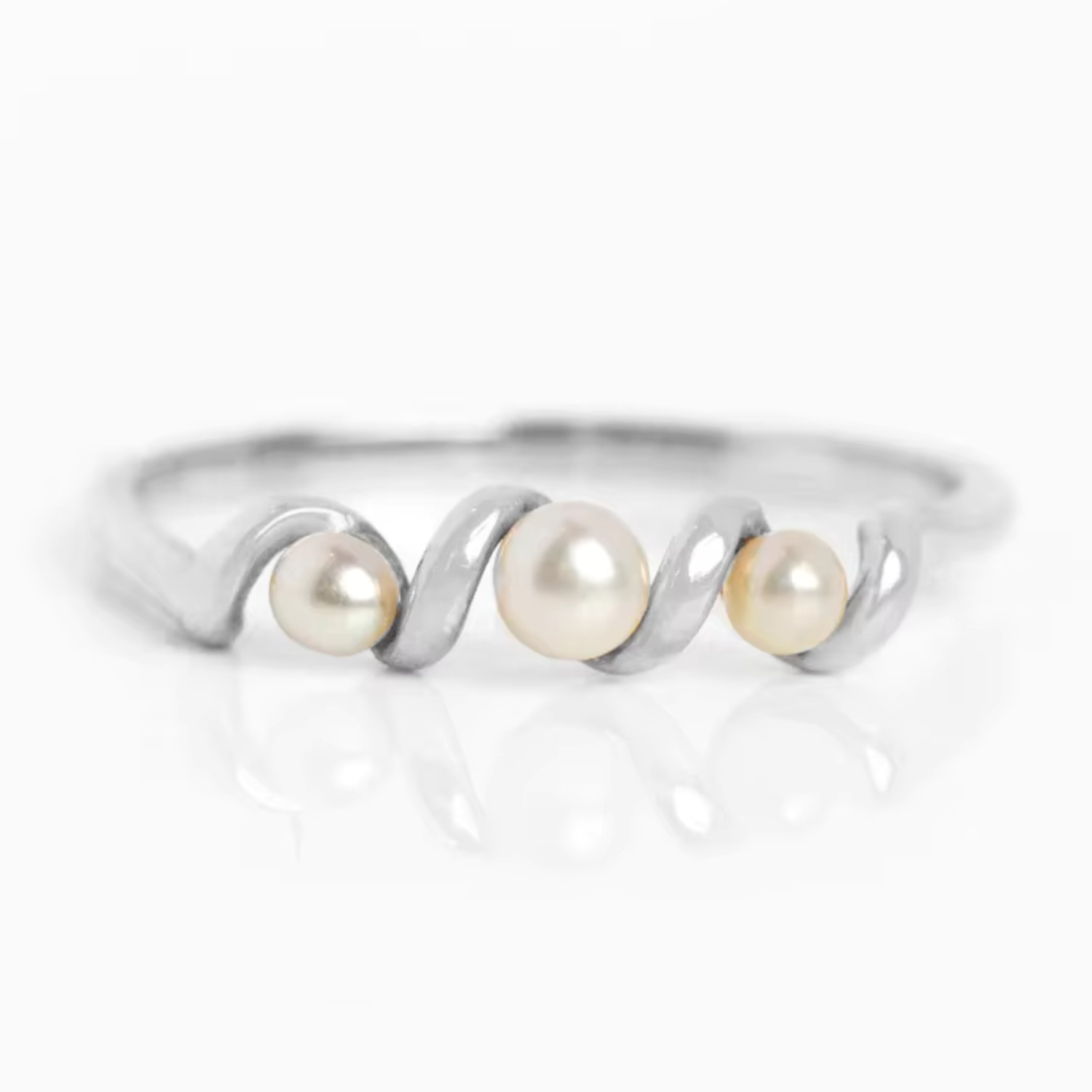 Anel Trio de Pérolas