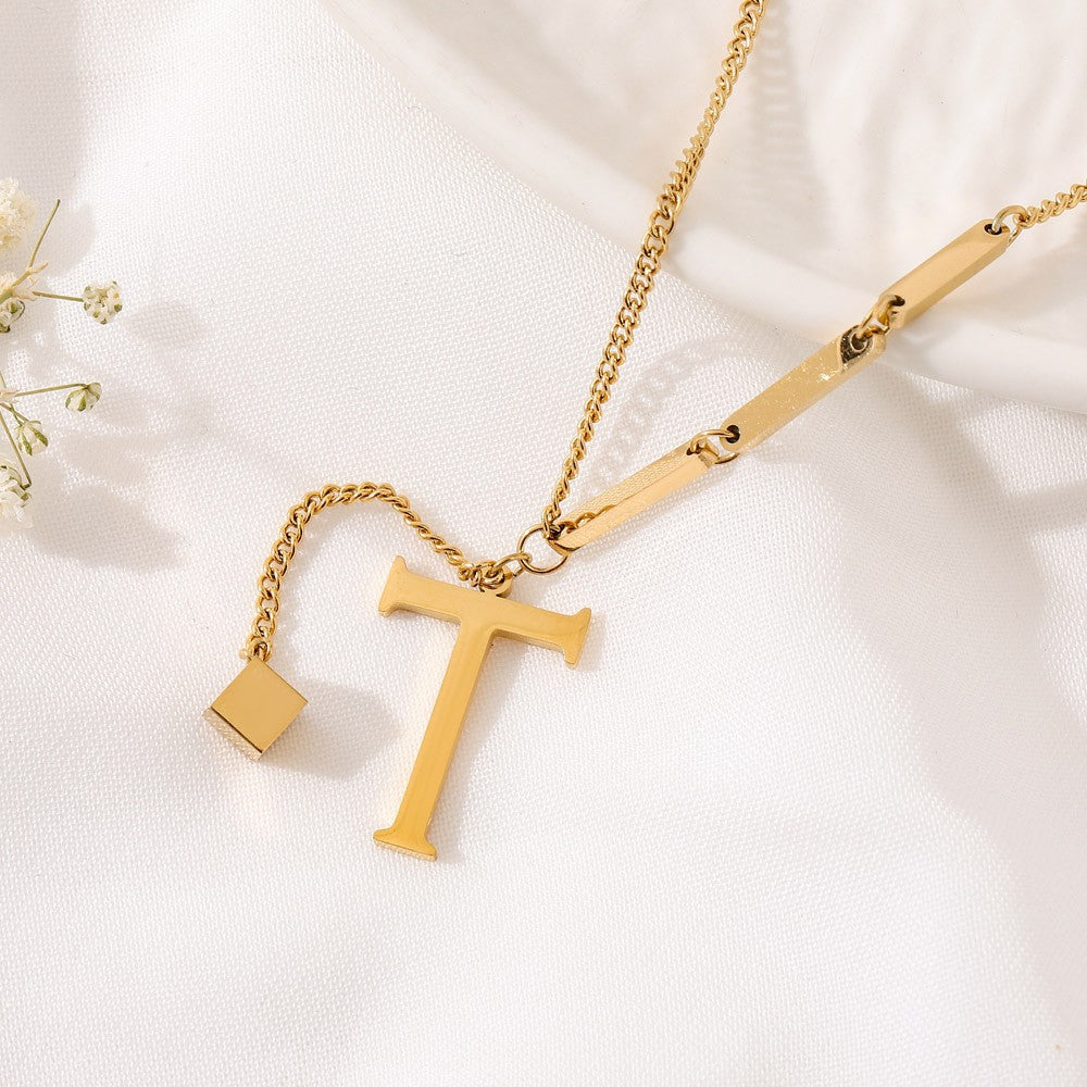 Benedita | Colar dourado com letra