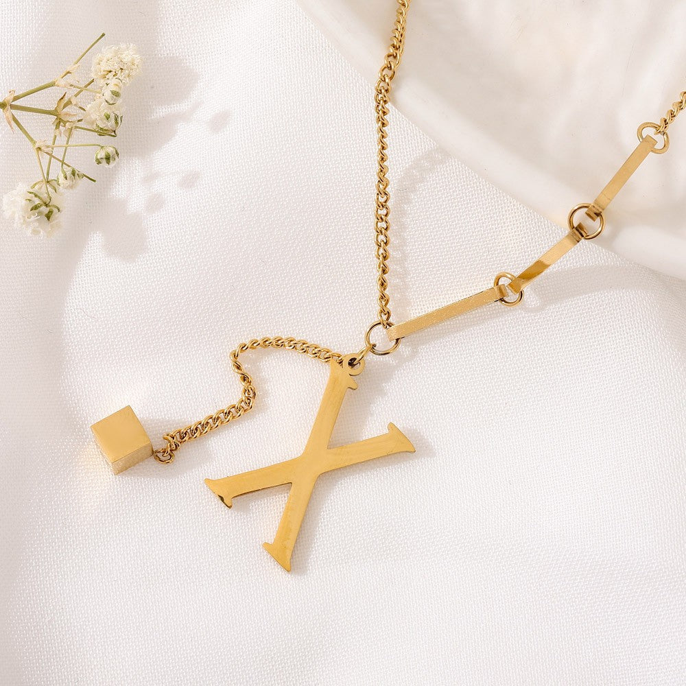 Benedita | Colar dourado com letra