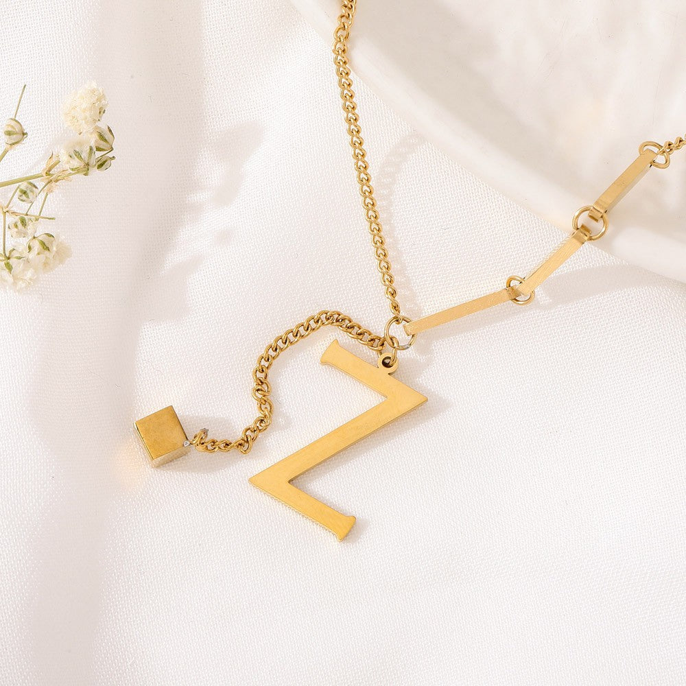 Benedita | Colar dourado com letra