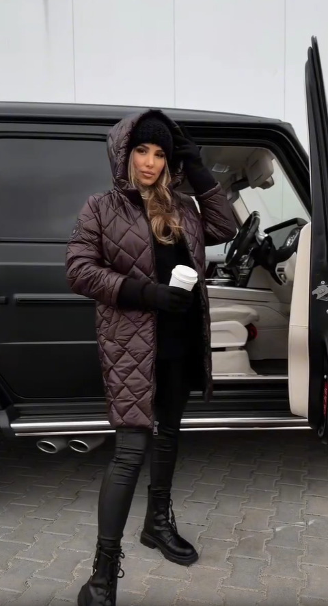 Vanessa | Casaco de Penas Elegante com Capuz