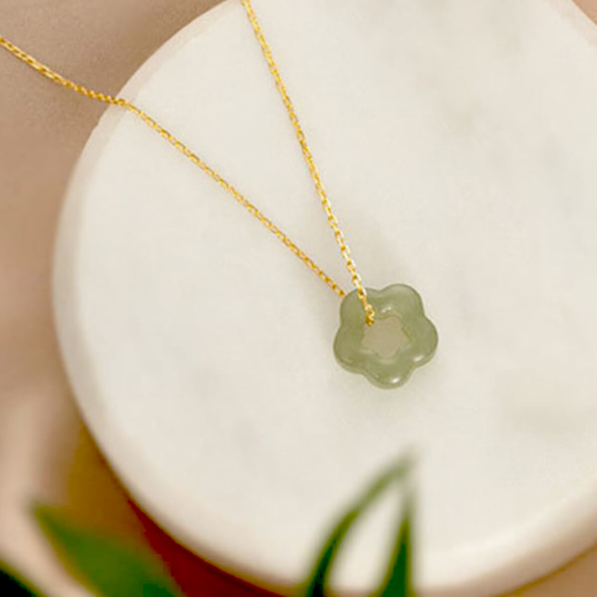 Colar de Flor com Jade